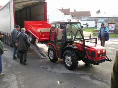 Předání traktoru 2008 